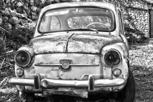 abandoned-car-1001662_1280